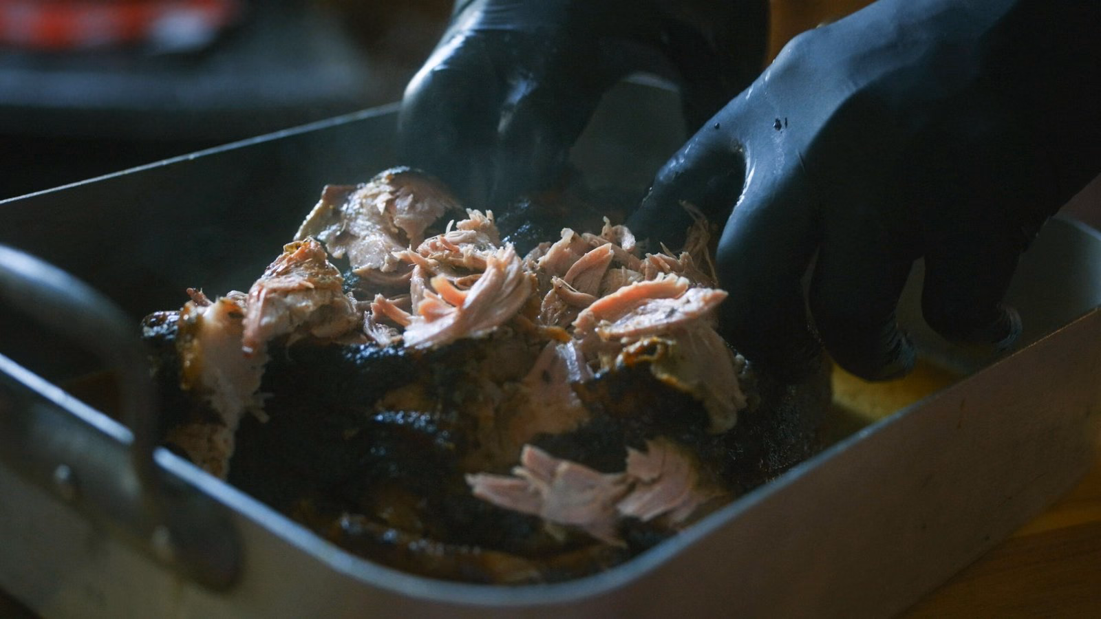 Plat de pulled pork effiloché prêt pour le service